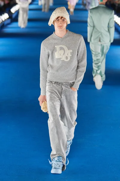 Look 8